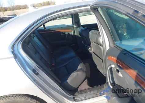 2005 Acura Rl 3.5 z USA, uszkodzony, nr VIN JH4KB16515C011959